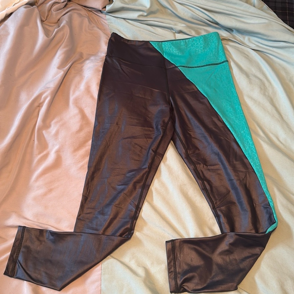 ZYIA Jade River Stone Metallic Light N Tight Hi Rise leggings Size 6-8 - NWOT